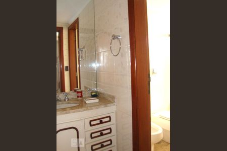 Apartamento à venda com 254m², 4 quartos e 4 vagasBanheiro