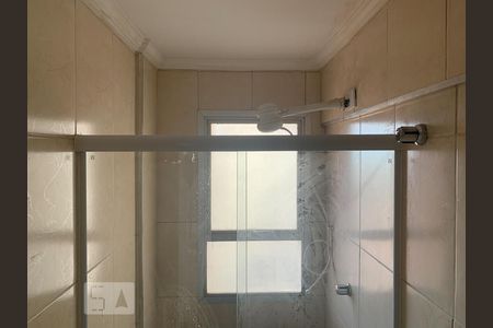Banheiro de apartamento à venda com 1 quarto, 42m² em Cambuí, Campinas