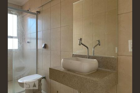 Banheiro de apartamento à venda com 1 quarto, 42m² em Cambuí, Campinas