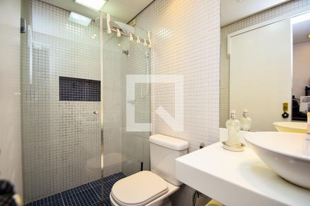 Banheiro social de casa para alugar com 1 quarto, 27m² em Cerqueira César, São Paulo