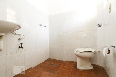 Casa à venda com 170m², 3 quartos e 3 vagasBanheiro da edicula