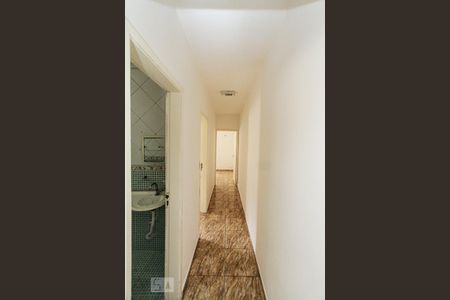 Corredor de casa à venda com 3 quartos, 170m² em Vila Ivone, São Paulo