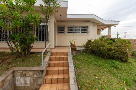 Casa à venda com 260m², 3 quartos e 2 vagas Casa à venda com 260m², 3 quartos e 2 vagasEntrada
