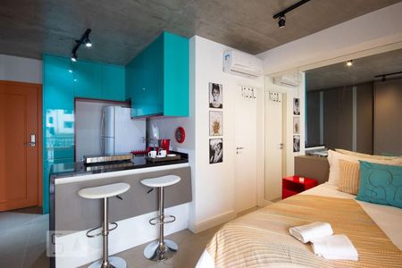 Quarto e Cozinha de kitnet/studio à venda com 1 quarto, 30m² em República, São Paulo