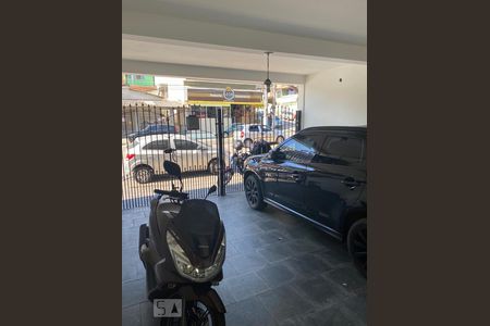 Casa à venda com 229m², 4 quartos e 2 vagas Casa à venda com 229m², 4 quartos e 2 vagasGaragem