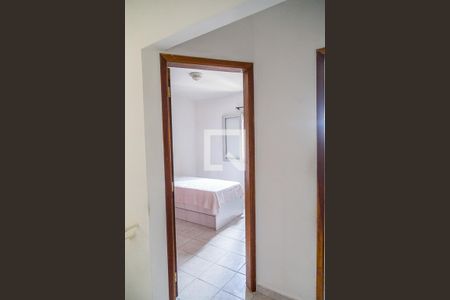 Casa à venda com 100m², 2 quartos e 2 vagasCorredor