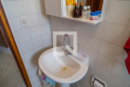 Casa à venda com 100m², 2 quartos e 2 vagasBanheiro - Pia