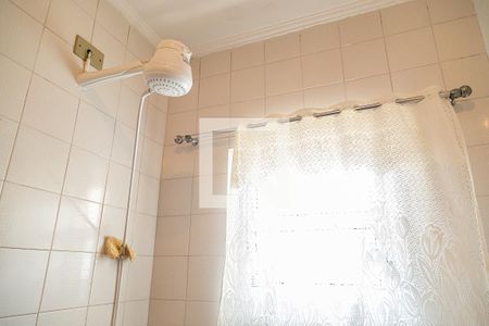 Casa à venda com 100m², 2 quartos e 2 vagasBanheiro - Chuveiro