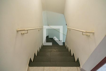 Casa à venda com 100m², 2 quartos e 2 vagasCorredor - Escada