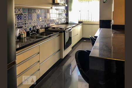 Apartamento à venda com 91m², 2 quartos e 2 vagasCozinha e Área de Serviço