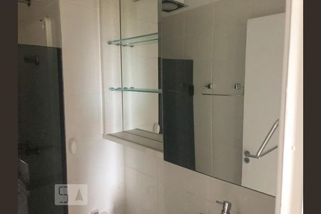 Banheiro de apartamento para alugar com 2 quartos, 49m² em Jacarepaguá, Rio de Janeiro