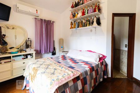 Casa à venda com 350m², 4 quartos e 5 vagasSuíte 1