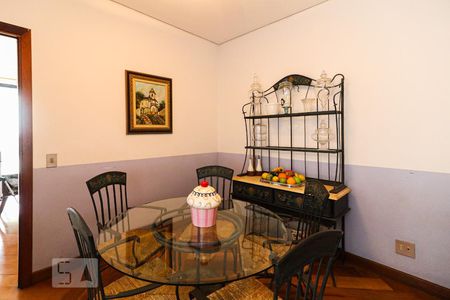 Casa à venda com 350m², 4 quartos e 5 vagasCopa