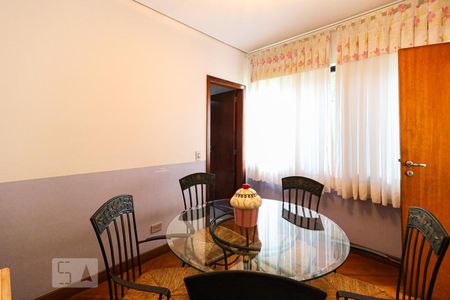 Casa à venda com 350m², 4 quartos e 5 vagasCopa