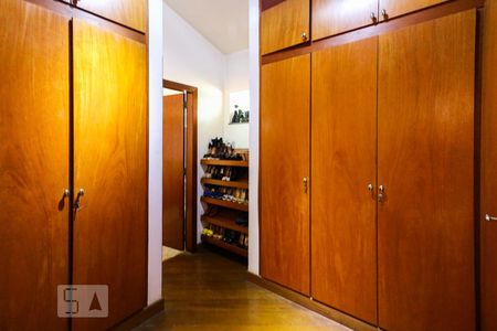 Casa à venda com 350m², 4 quartos e 5 vagasCloset Suíte 2