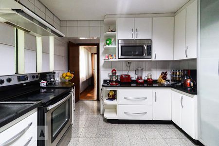 Casa à venda com 350m², 4 quartos e 5 vagasCozinha