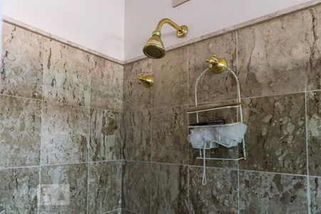 Casa à venda com 350m², 4 quartos e 5 vagasBanheiro Suíte 2