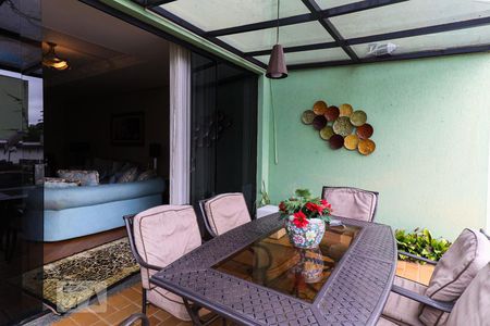 Casa à venda com 350m², 4 quartos e 5 vagasVaranda