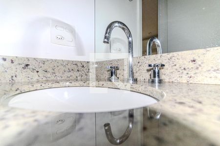 Banheiro de kitnet/studio para alugar com 1 quarto, 58m² em Santa Cecília, São Paulo