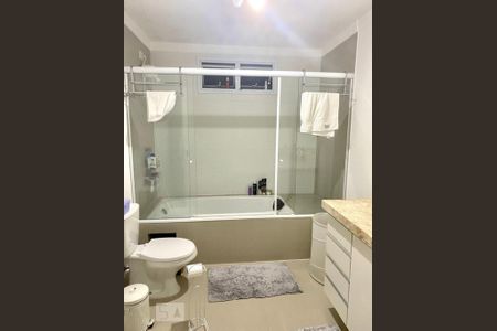 Apartamento à venda com 230m², 3 quartos e 2 vagasQuarto 1 - banheiro