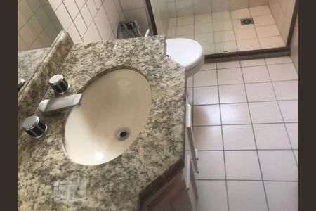 Apartamento à venda com 205m², 3 quartos e 4 vagas Apartamento à venda com 205m², 3 quartos e 4 vagasBanheiro