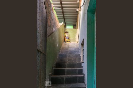 Apartamento para alugar com 65m², 2 quartos e 1 vaga Apartamento para alugar com 65m², 2 quartos e 1 vagaEscada de acesso ao imóvel