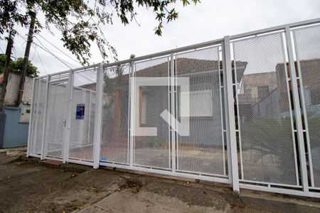 Casa à venda com 180m², 5 quartos e 2 vagas Casa à venda com 180m², 5 quartos e 2 vagasFachada