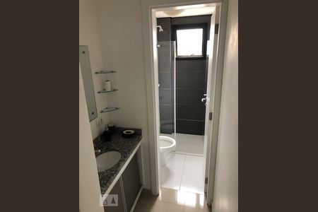 Banheiro de apartamento para alugar com 2 quartos, 60m² em Água Verde, Curitiba