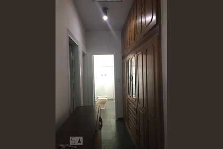 Casa à venda com 400m², 5 quartos e 4 vagasCorredor - Armários