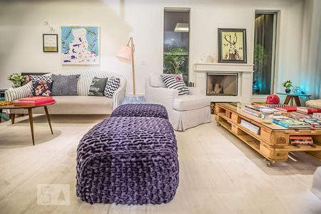 Sala de casa de condomínio à venda com 3 quartos, 280m² em Santo Amaro, São Paulo