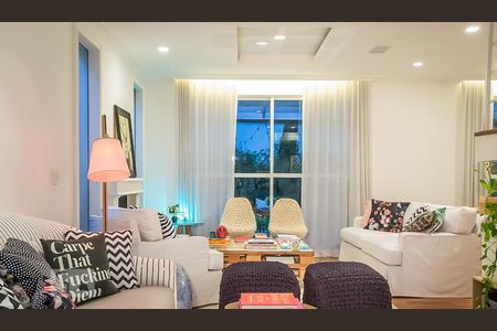 Sala de casa de condomínio à venda com 3 quartos, 280m² em Santo Amaro, São Paulo