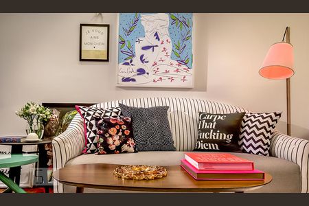 Sala de casa de condomínio à venda com 3 quartos, 280m² em Santo Amaro, São Paulo