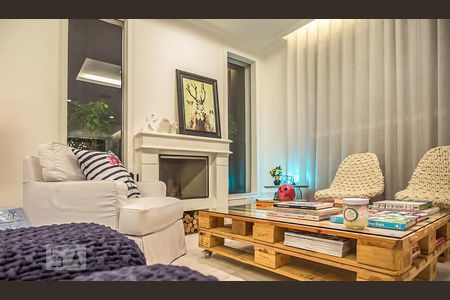 Sala de casa de condomínio à venda com 3 quartos, 280m² em Santo Amaro, São Paulo