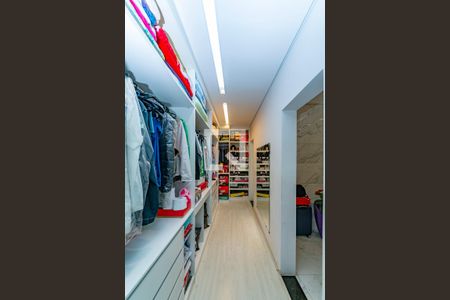 Casa para alugar com 470m², 3 quartos e 5 vagas Casa para alugar com 470m², 3 quartos e 5 vagasCloset da suíte