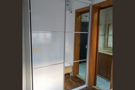 Dormitório de apartamento à venda com 1 quarto, 35m² em Passo da Areia, Porto Alegre
