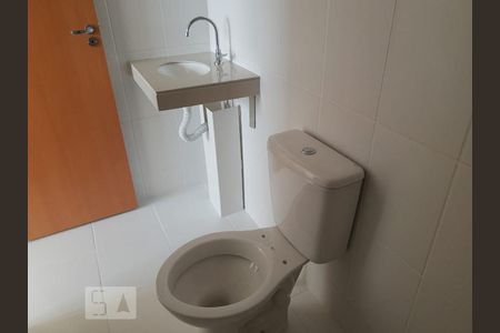 Banheiro da Suite de apartamento para alugar com 2 quartos, 59m² em Setor Faiçalville, Goiânia