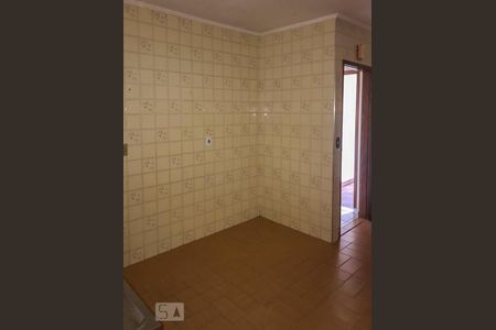 Casa para alugar com 100m², 2 quartos e 2 vagasCozinha