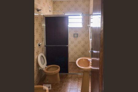 Banheiro de casa para alugar com 2 quartos, 100m² em Taboão, Diadema