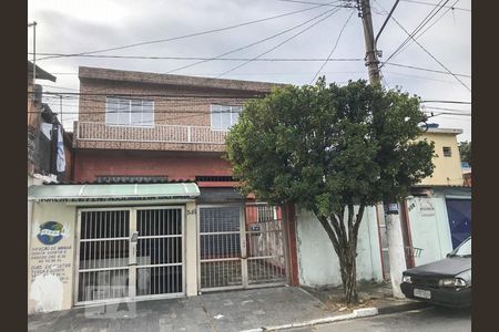 Casa para alugar com 100m², 2 quartos e 2 vagasFachada