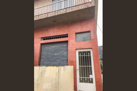 Casa para alugar com 100m², 2 quartos e 2 vagasFachada