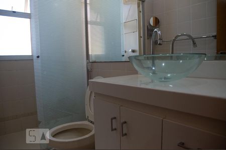 Banheiro do Quarto 2 de apartamento para alugar com 4 quartos, 100m² em Guará I, Brasília