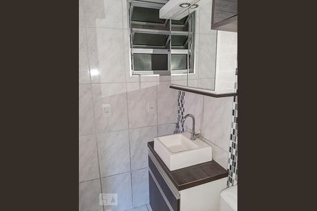 Banheiro de apartamento à venda com 2 quartos, 73m² em Sarandi, Porto Alegre