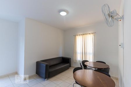 Apartamento para alugar com 65m², 2 quartos e 1 vagaÁrea comum - Salão de festas