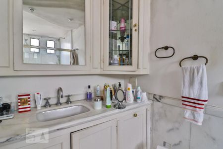 Apartamento à venda com 210m², 3 quartos e 1 vagaBanheiro do Quarto 2