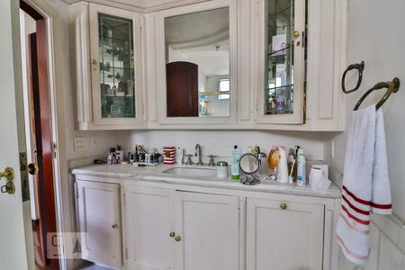 Apartamento à venda com 210m², 3 quartos e 1 vagaBanheiro do Quarto 2