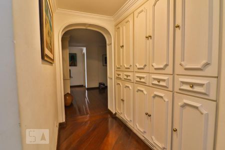 Corredor de apartamento à venda com 3 quartos, 210m² em Santa Cecília, São Paulo