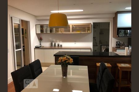 Apartamento à venda com 106m², 2 quartos e 2 vagasSala