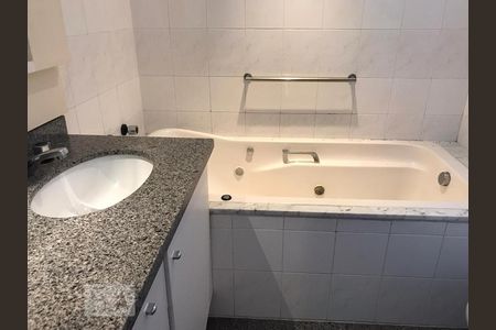 Detalhe do Banheiro da Suite de apartamento à venda com 4 quartos, 185m² em Real Parque, São Paulo