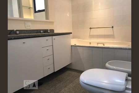 Apartamento à venda com 185m², 4 quartos e 3 vagasDetalhe do Banheiro da Suite