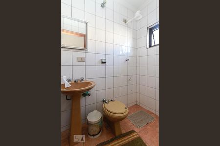 Casa à venda com 280m², 4 quartos e 3 vagas Casa à venda com 280m², 4 quartos e 3 vagasBanheiro de Serviço